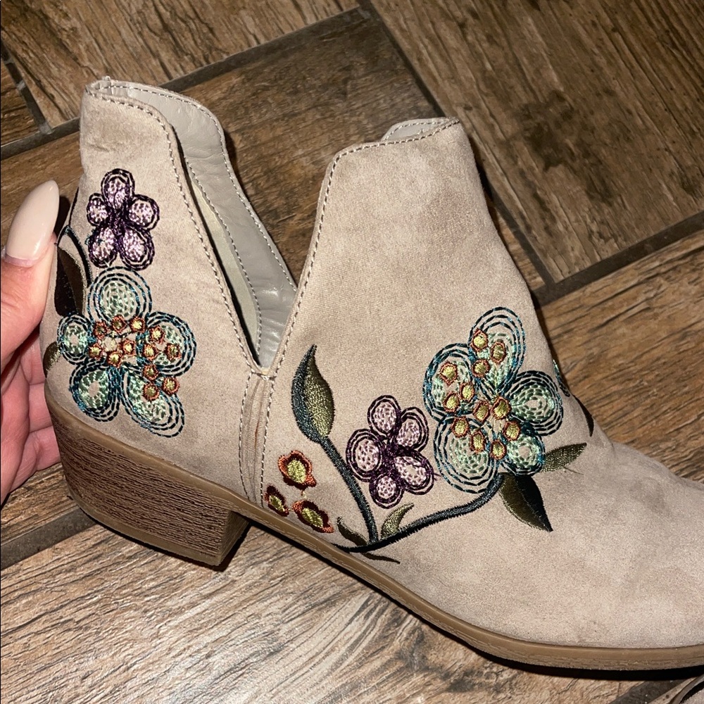 Embroidered Floral Ankle Boots 9 1/2 - Picture 9 of 9
